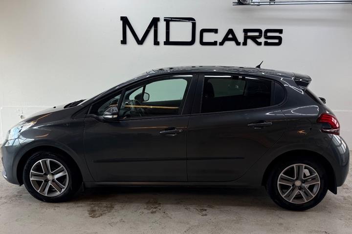 Grå Peugeot 208 fra 2016