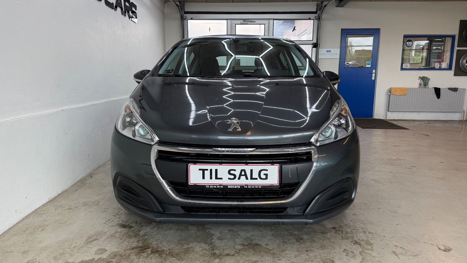Grå Peugeot 208 fra 2016