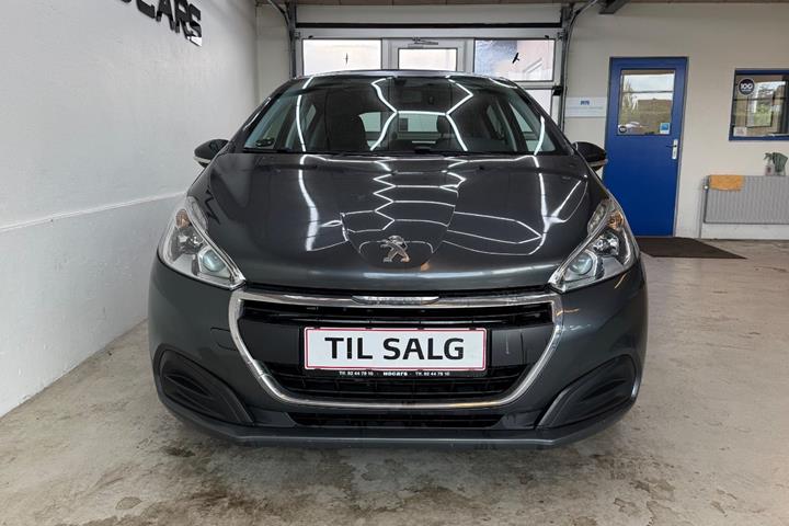 Grå Peugeot 208 fra 2016