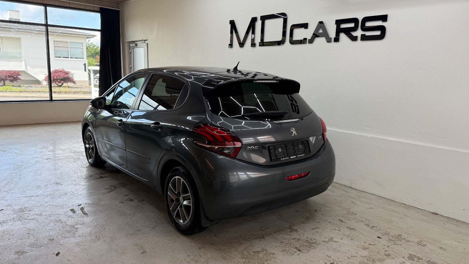Grå Peugeot 208 fra 2016