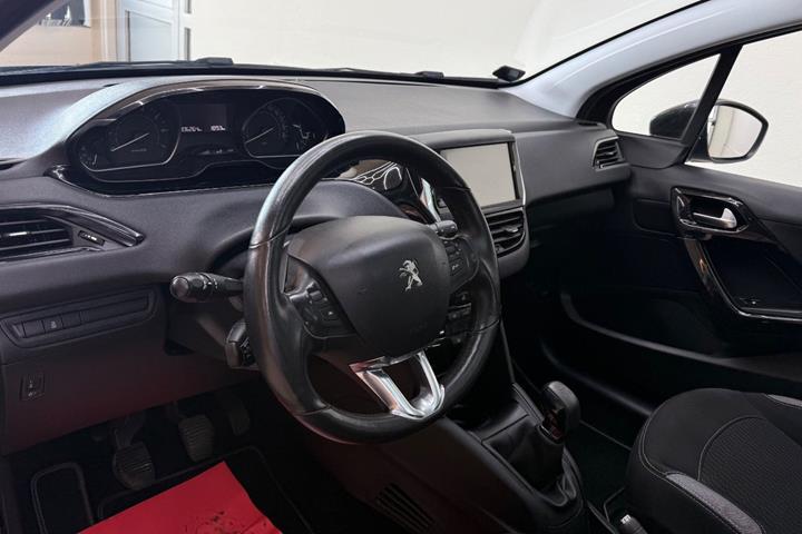 Grå Peugeot 208 fra 2016