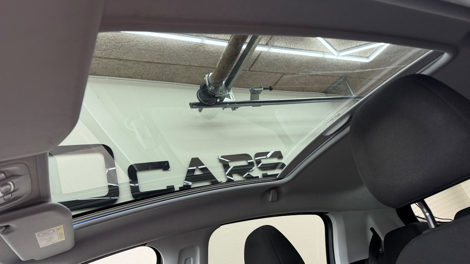 Grå Peugeot 208 fra 2016
