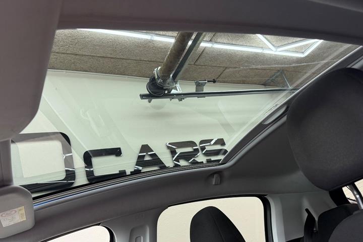 Grå Peugeot 208 fra 2016