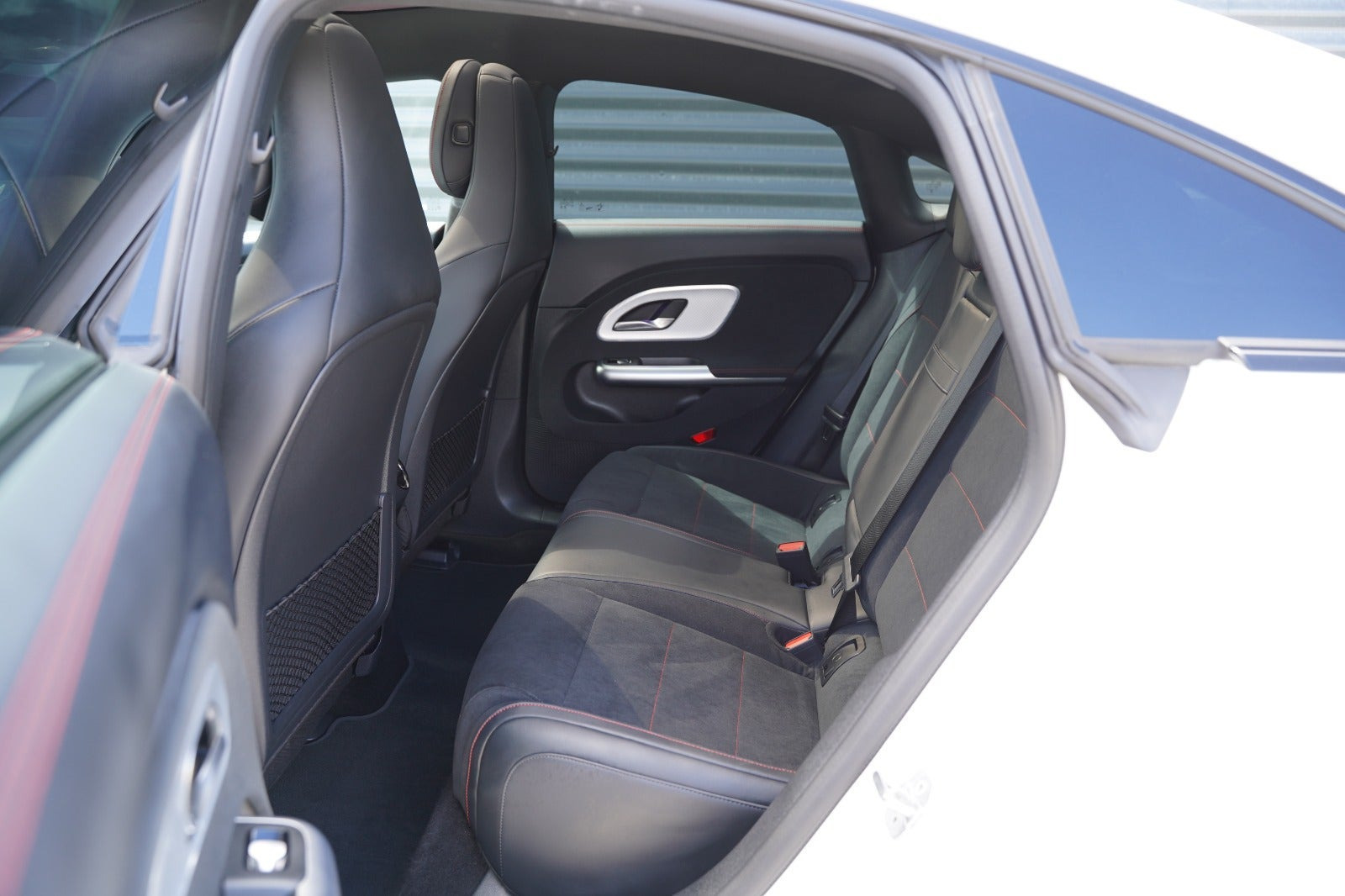 Hvid Mercedes CLA250+ fra 2025