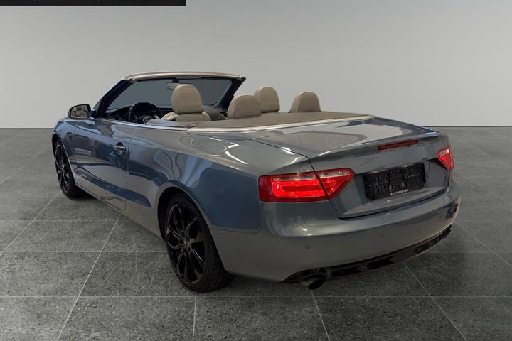 Blå Audi A5 fra 2010