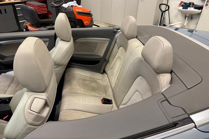 Blå Audi A5 fra 2010