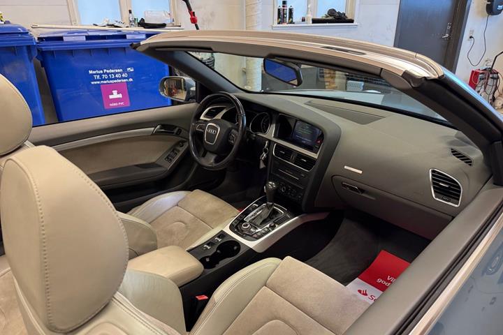 Blå Audi A5 fra 2010