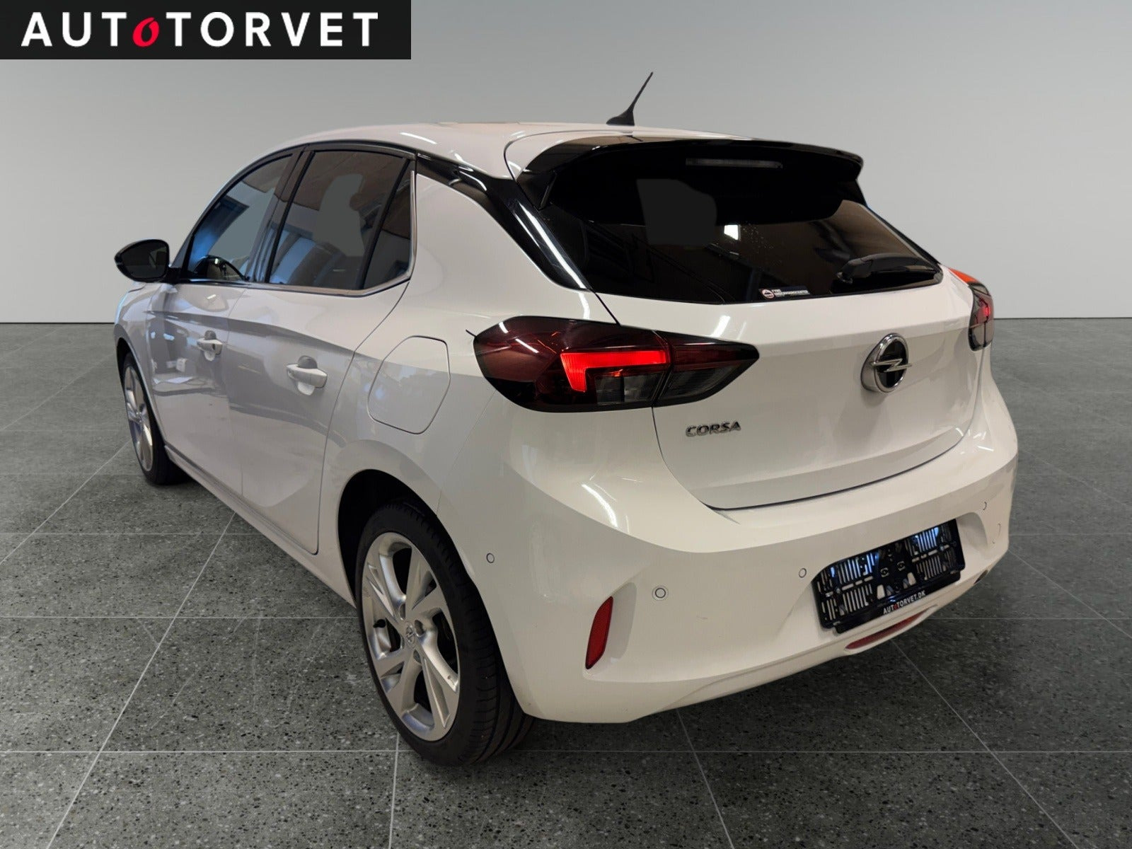 Hvid Opel Corsa fra 2020