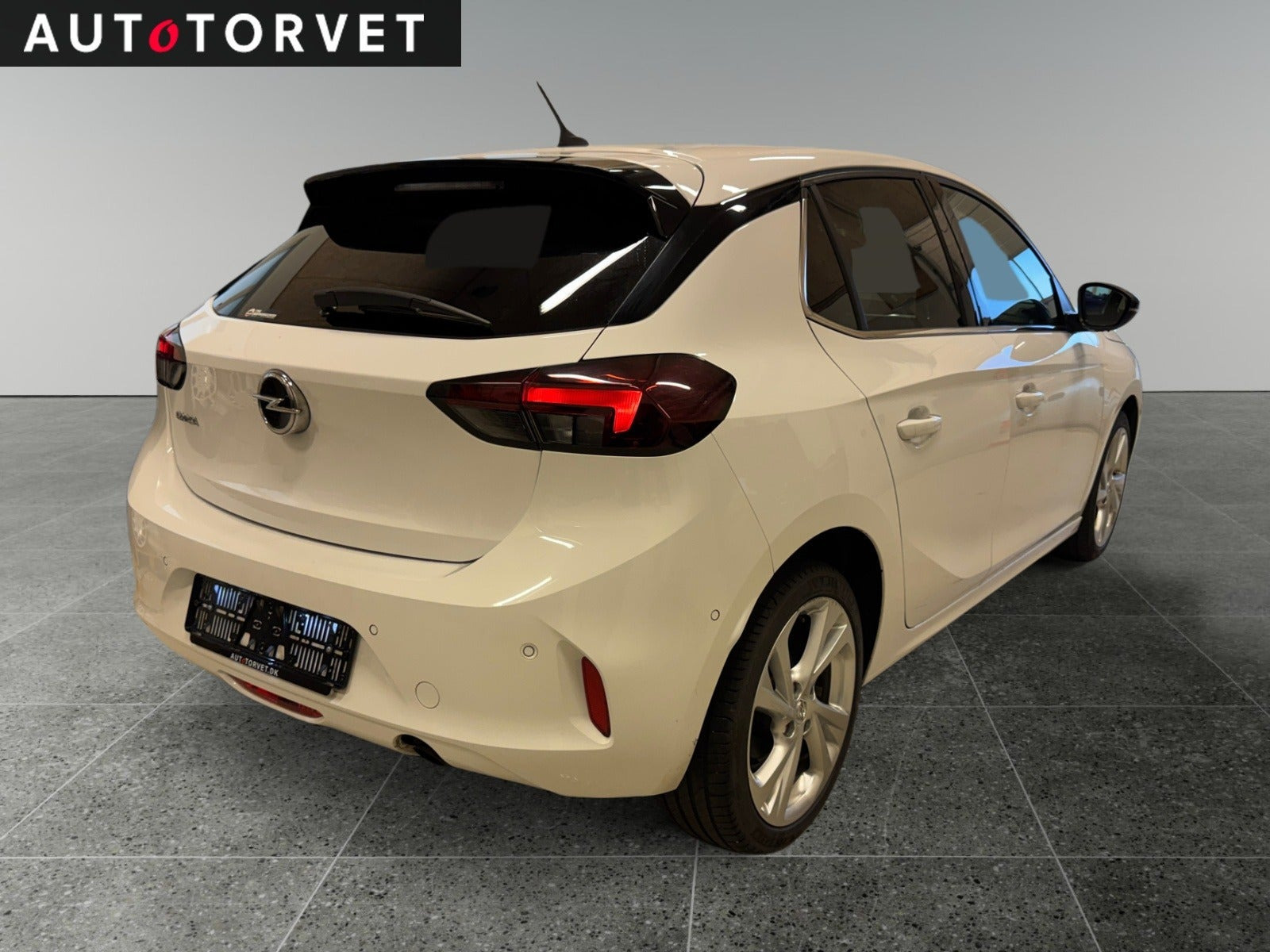 Hvid Opel Corsa fra 2020
