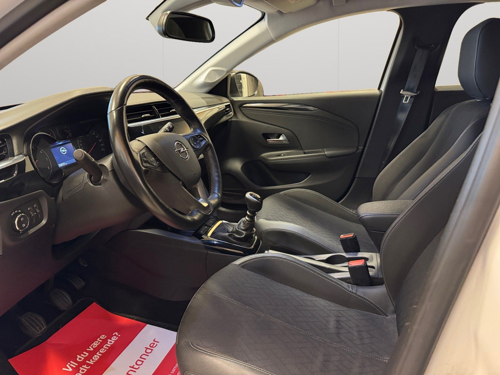 Hvid Opel Corsa fra 2020
