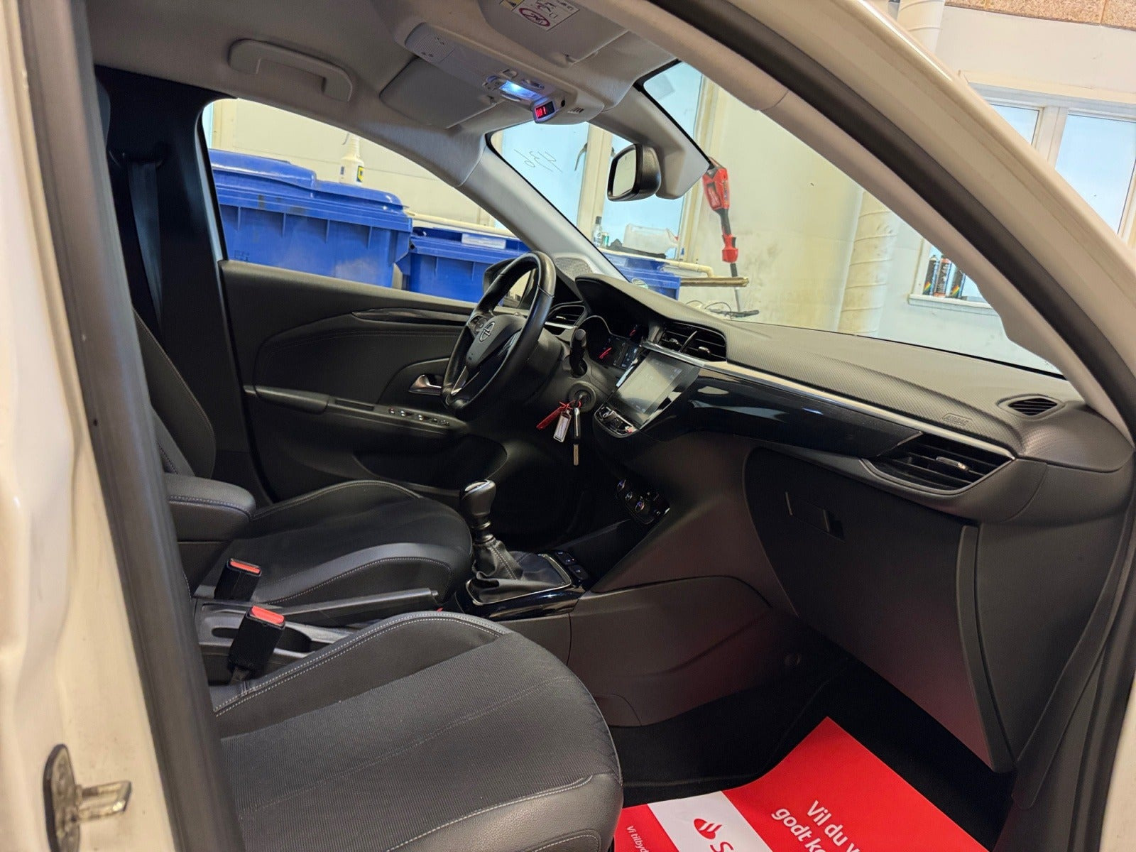 Hvid Opel Corsa fra 2020