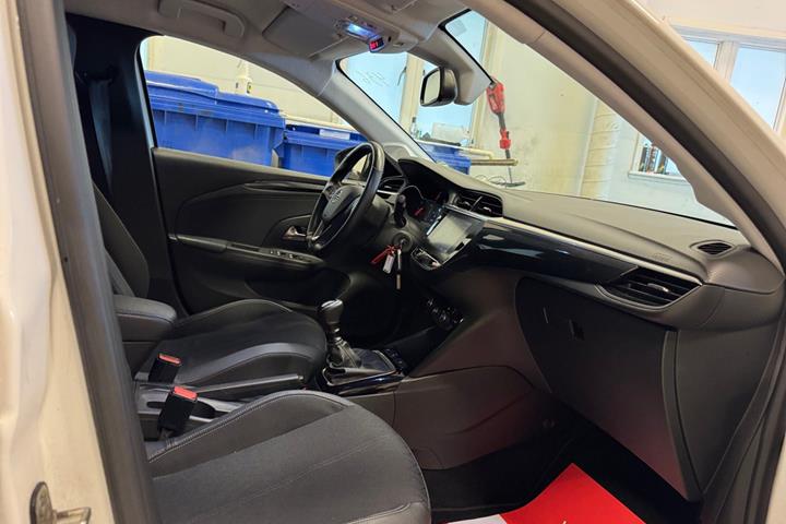 Hvid Opel Corsa fra 2020