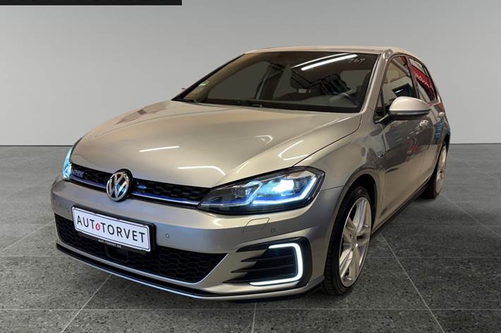 Orange VW Golf VII fra 2018