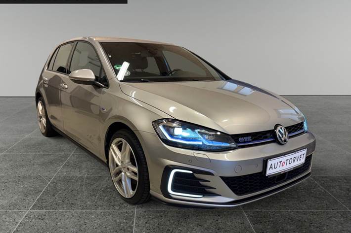 Orange VW Golf VII fra 2018