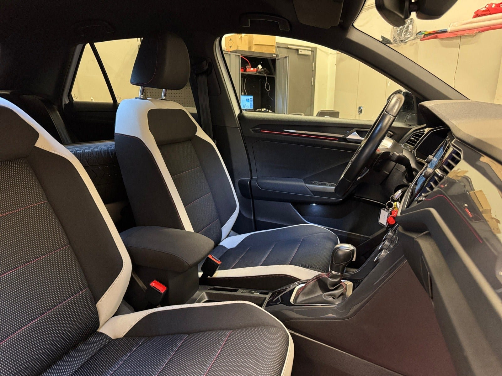 Hvid VW T-Roc fra 2019
