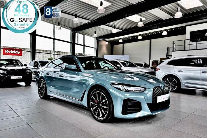 Grøn BMW i4 fra 2025 set udefra
