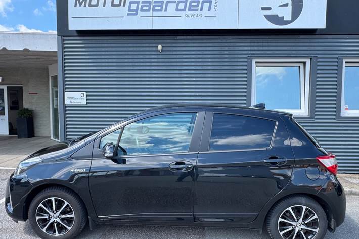 Sort Toyota Yaris fra 2020