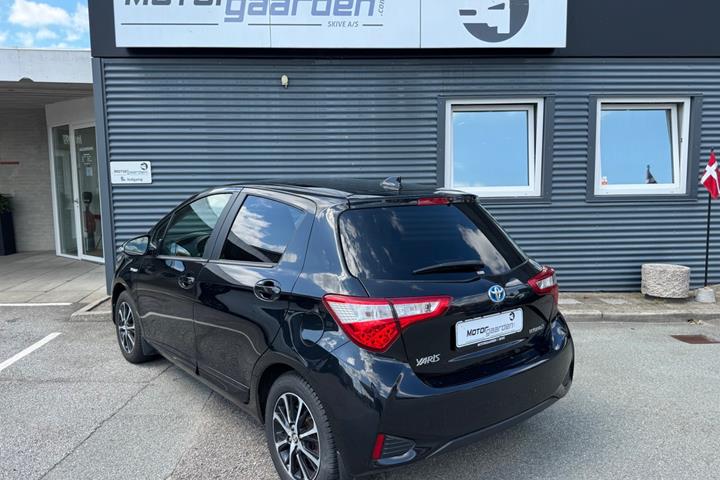 Sort Toyota Yaris fra 2020