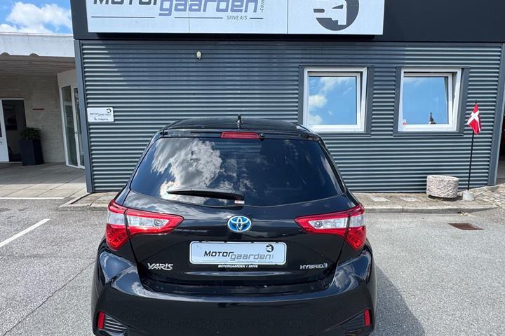 Sort Toyota Yaris fra 2020