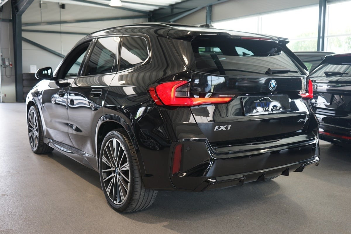 Sort BMW iX1 fra 2023