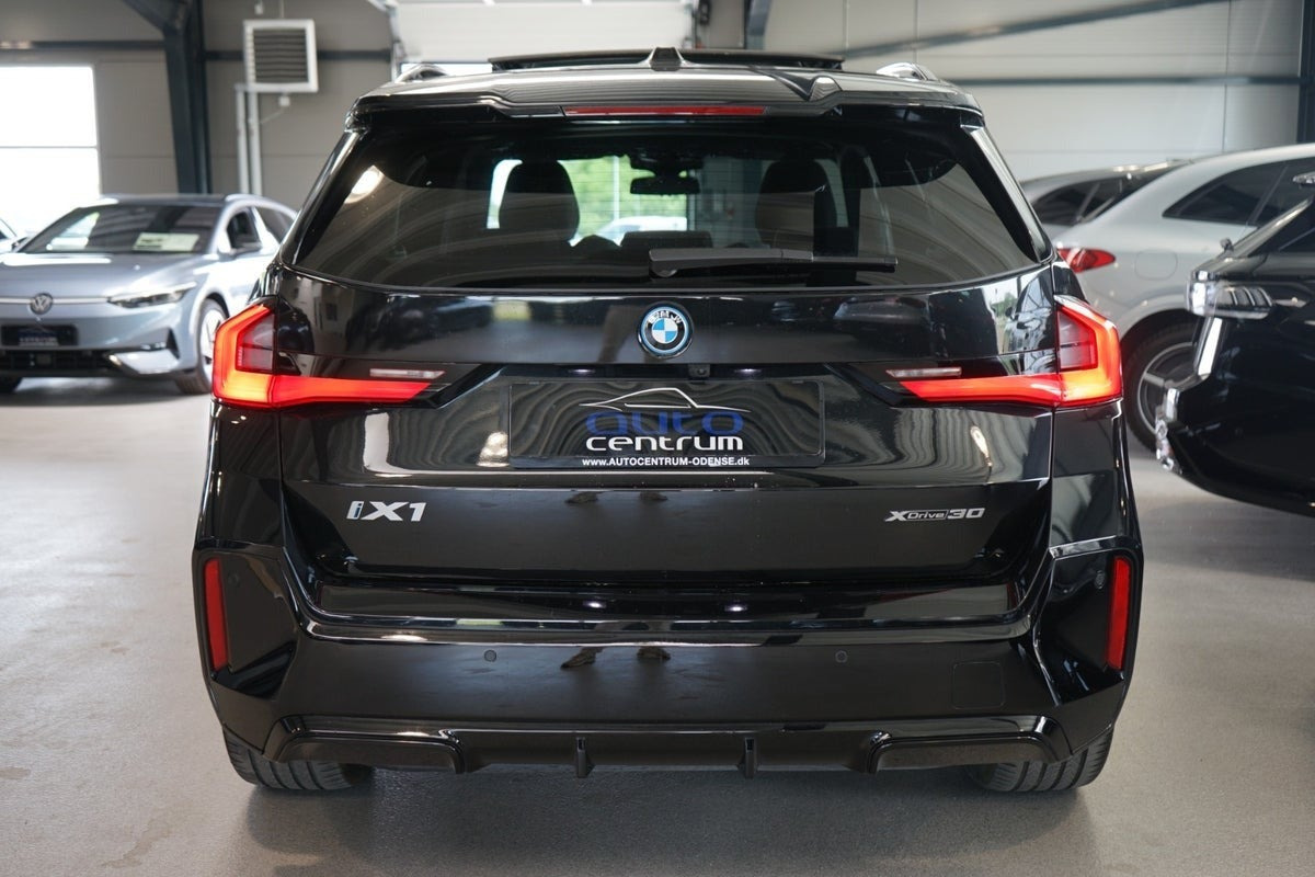 Sort BMW iX1 fra 2023
