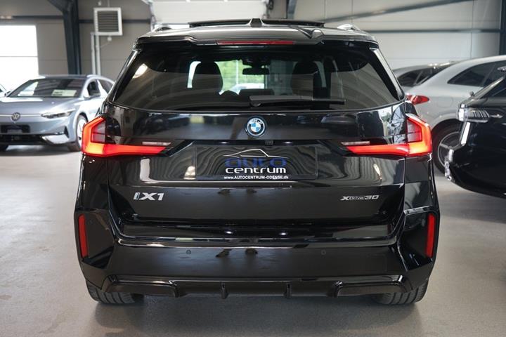 Sort BMW iX1 fra 2023