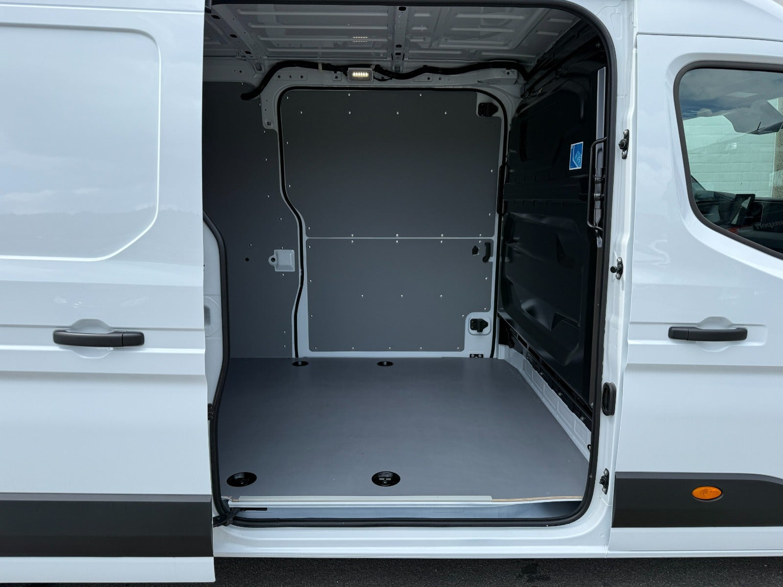 Hvid Renault Master V T35 fra 2026
