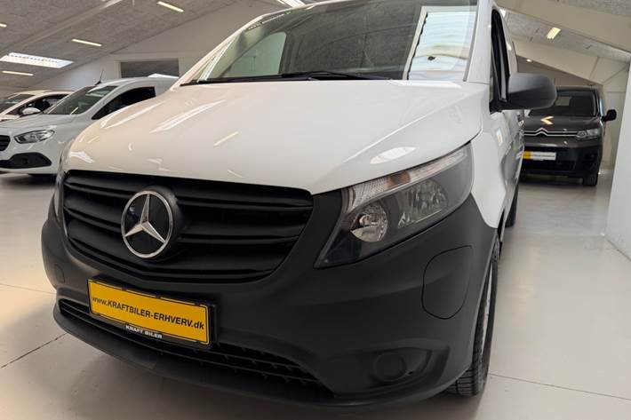 Hvid Mercedes eVito 129 fra 2021