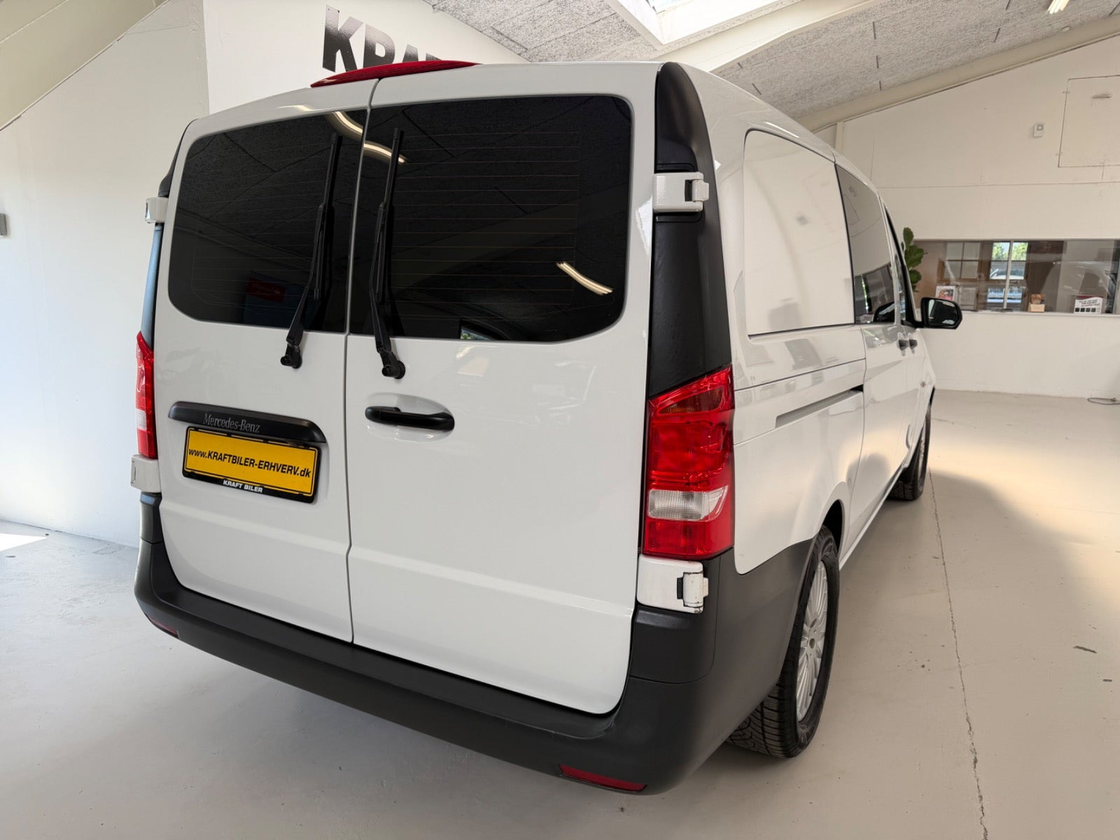 Hvid Mercedes eVito 129 fra 2021