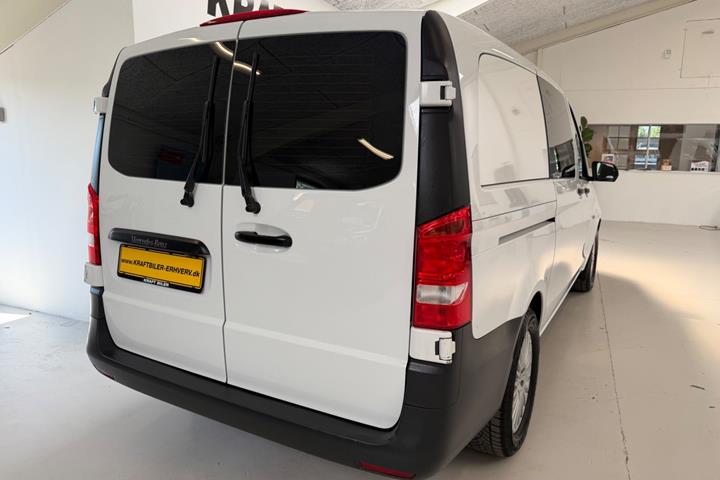 Hvid Mercedes eVito 129 fra 2021