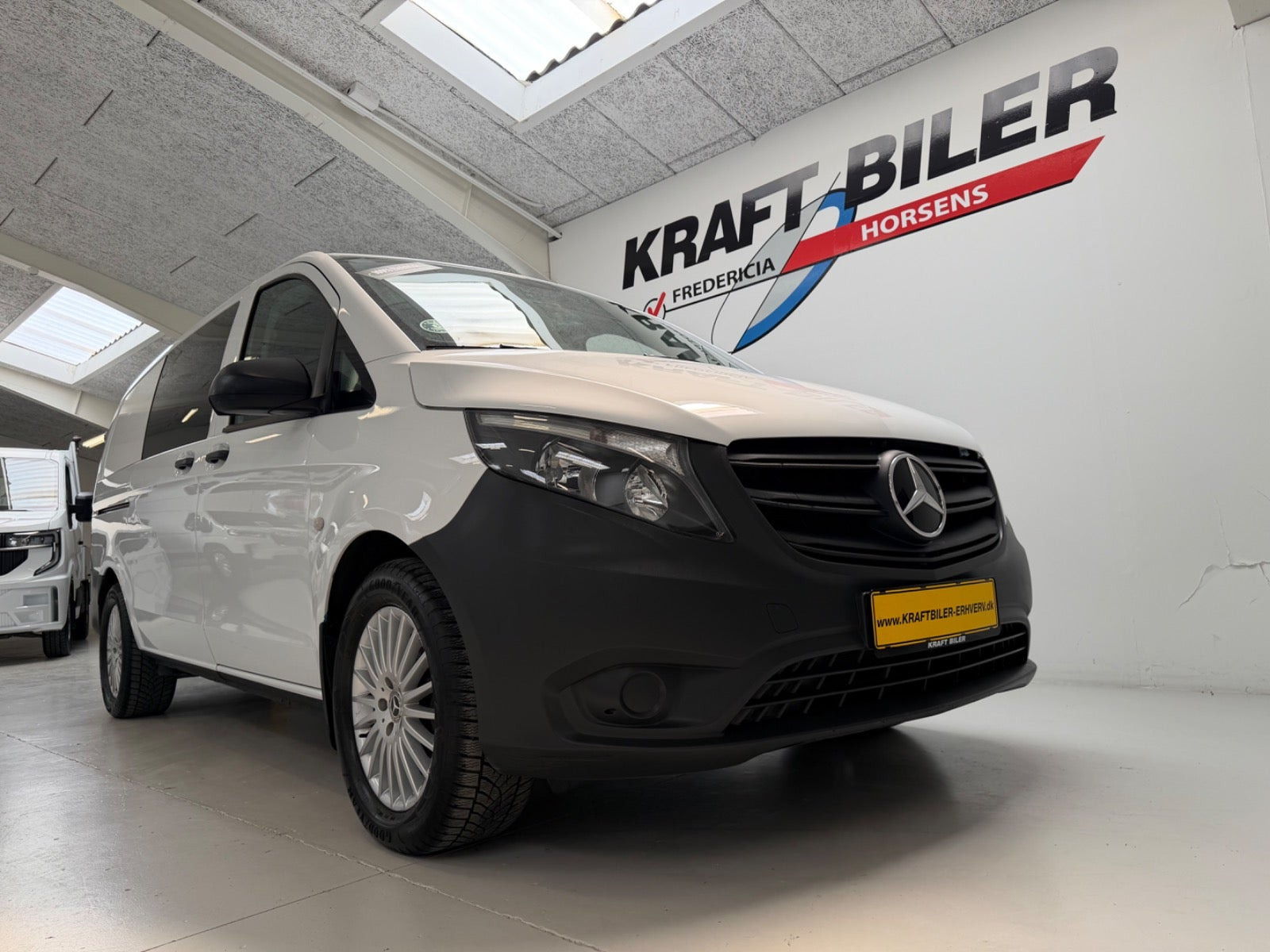 Hvid Mercedes eVito 129 fra 2021