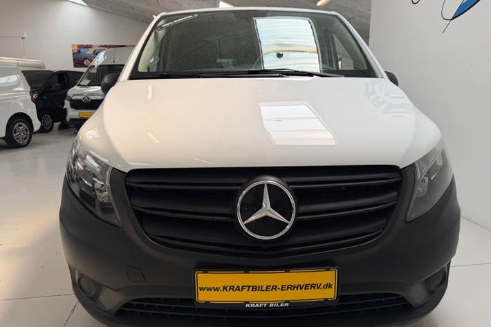 Hvid Mercedes eVito 129 fra 2021