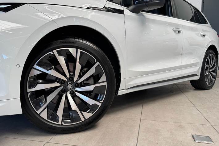 Hvid Skoda Enyaq fra 2026