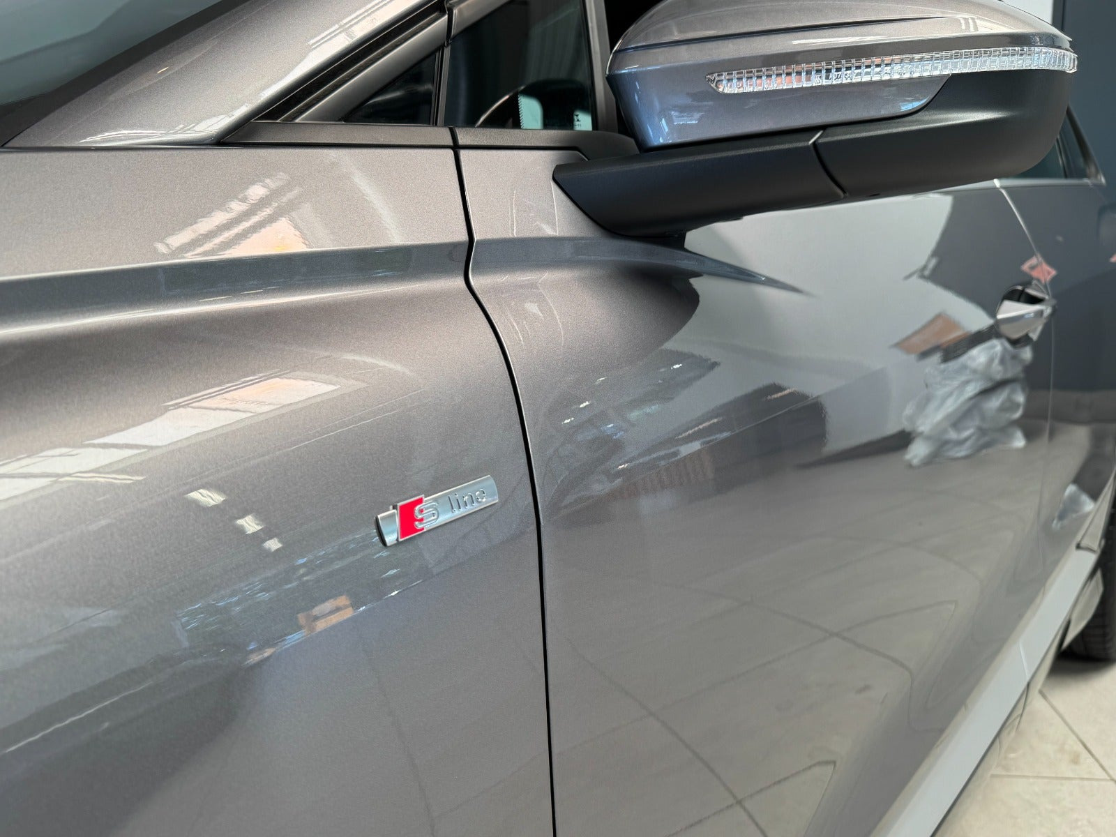Grå Audi Q4 e-tron fra 2026