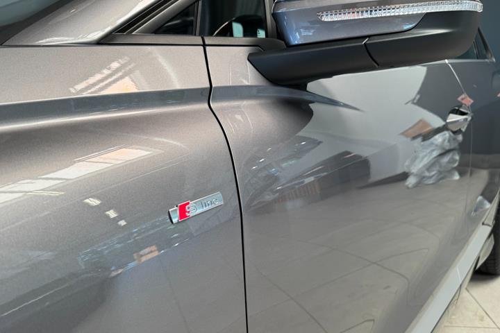 Grå Audi Q4 e-tron fra 2026