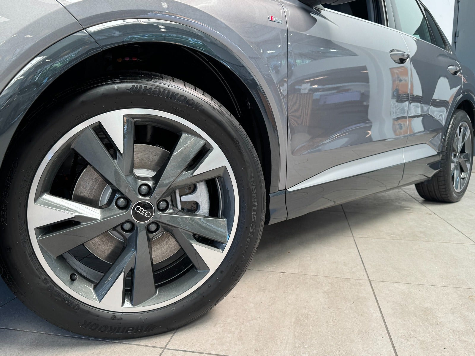 Grå Audi Q4 e-tron fra 2026