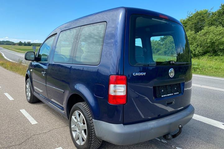 Blå VW Caddy fra 2005