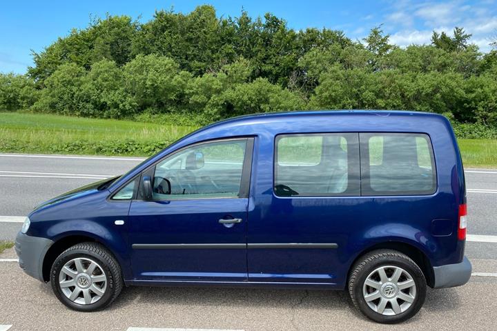Blå VW Caddy fra 2005