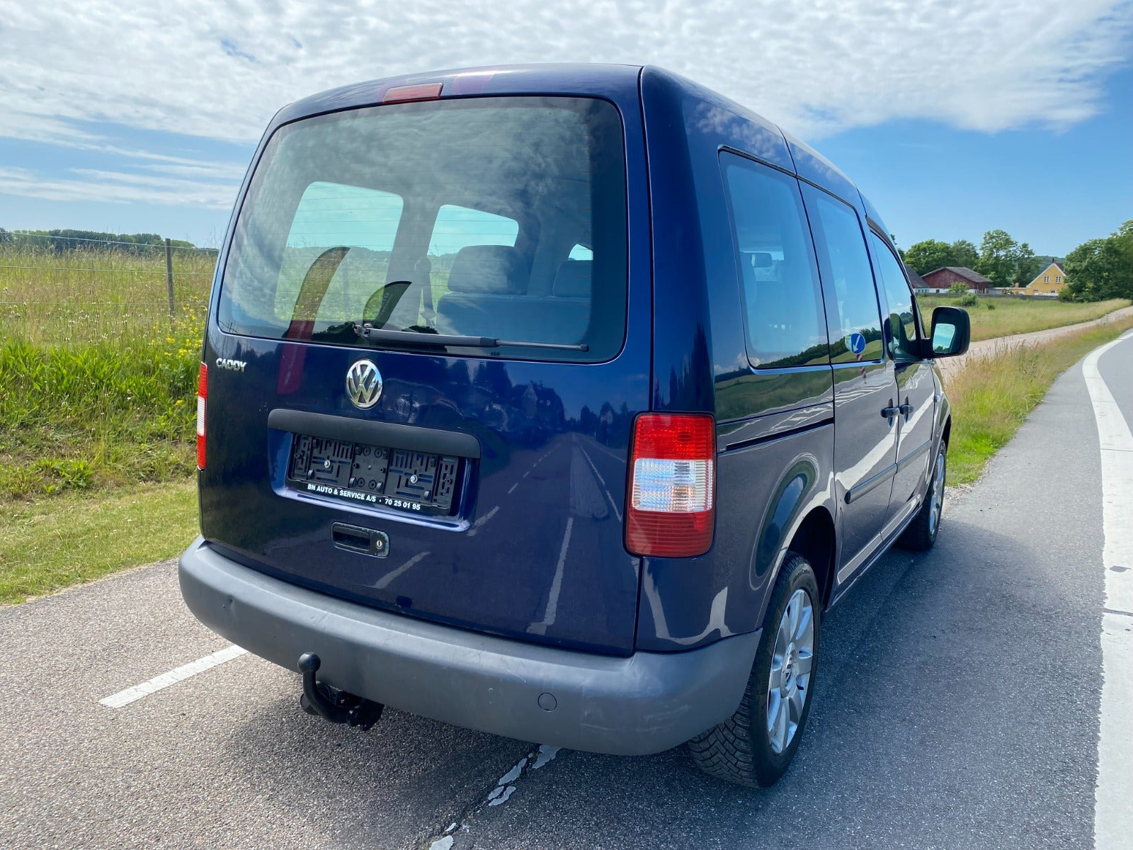 Blå VW Caddy fra 2005