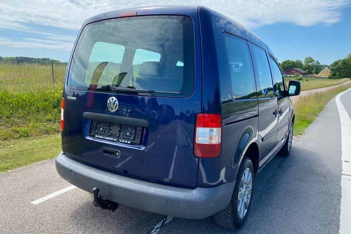 Blå VW Caddy fra 2005