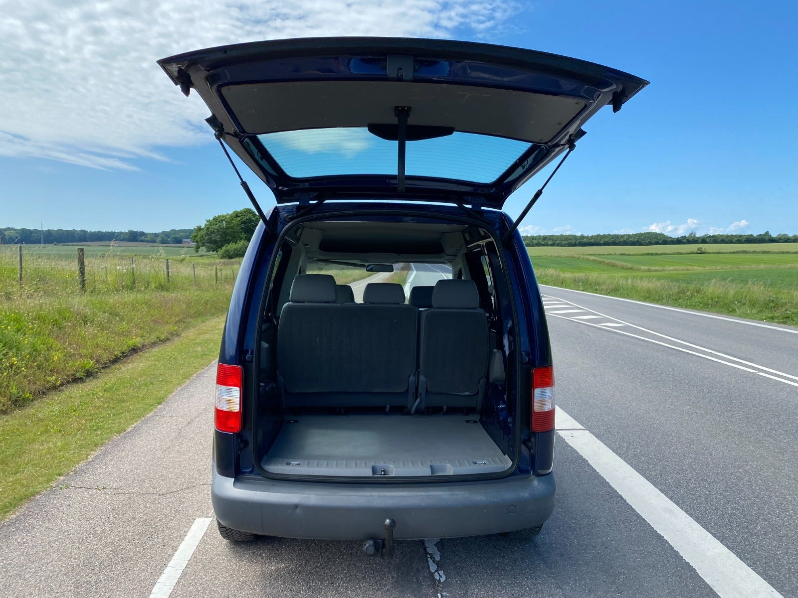 Blå VW Caddy fra 2005