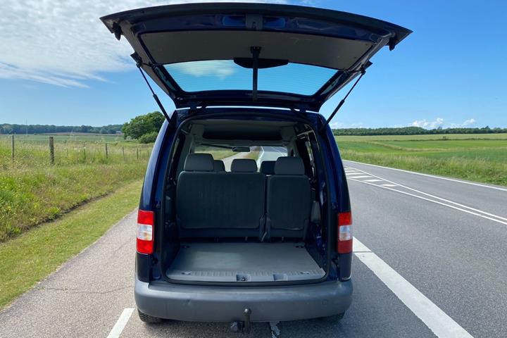Blå VW Caddy fra 2005