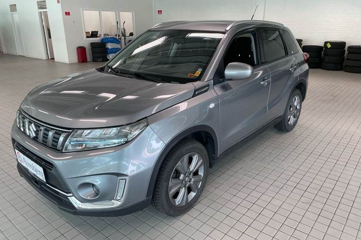 Grå Suzuki Vitara fra 2021