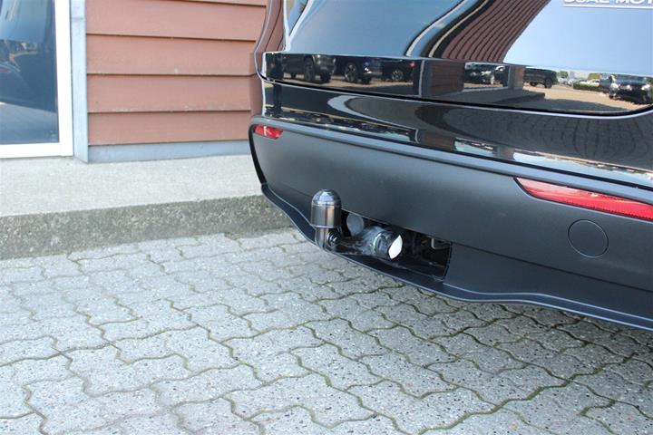 Sort Tesla Model Y fra 2023