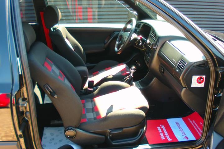Sort VW Golf III fra 1996