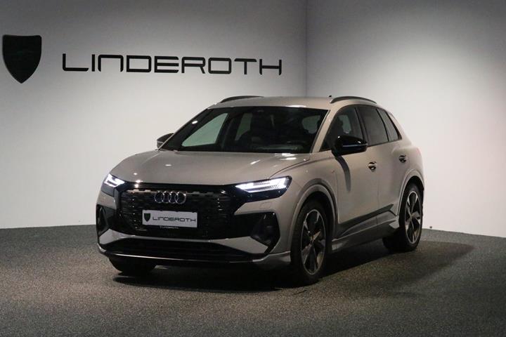 Grå Audi Q4 e-tron fra 2022 set udefra