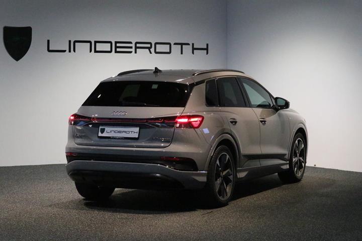 Grå Audi Q4 e-tron fra 2022