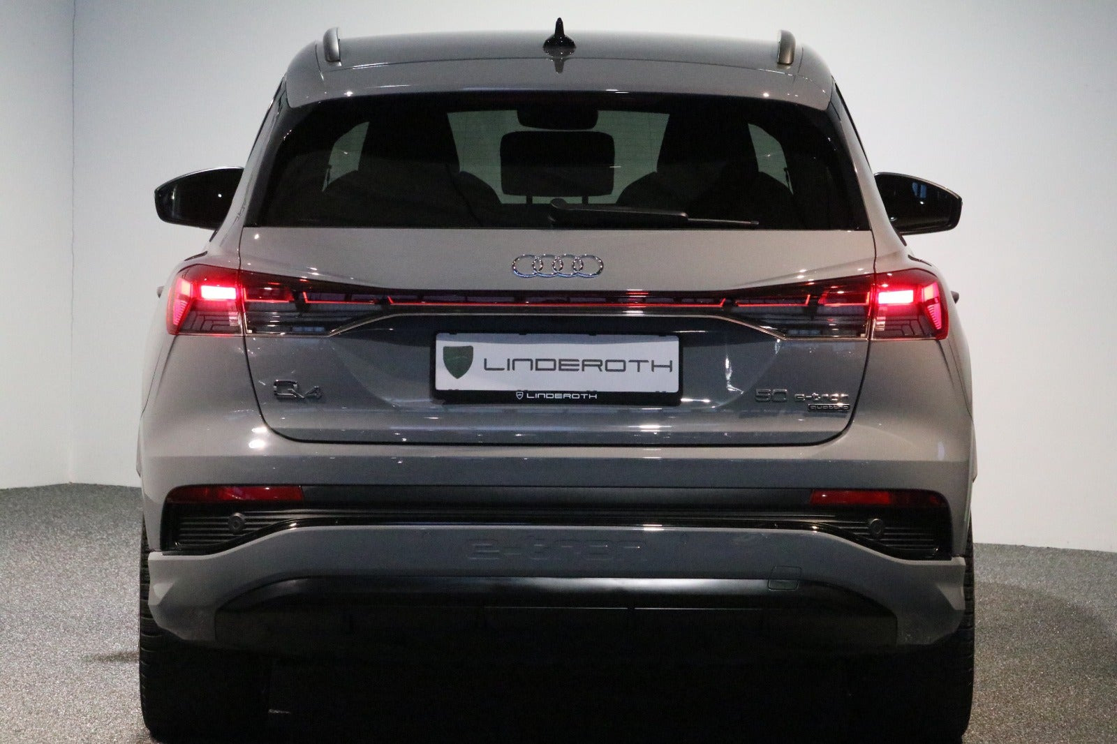 Grå Audi Q4 e-tron fra 2022