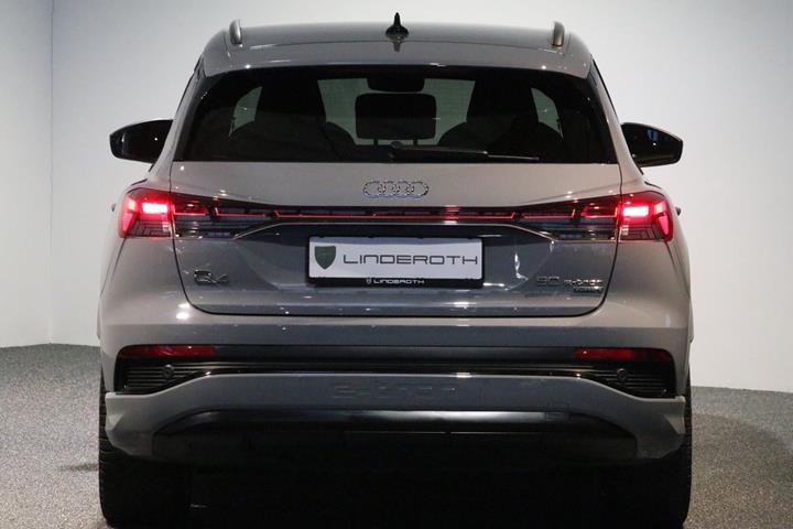 Grå Audi Q4 e-tron fra 2022