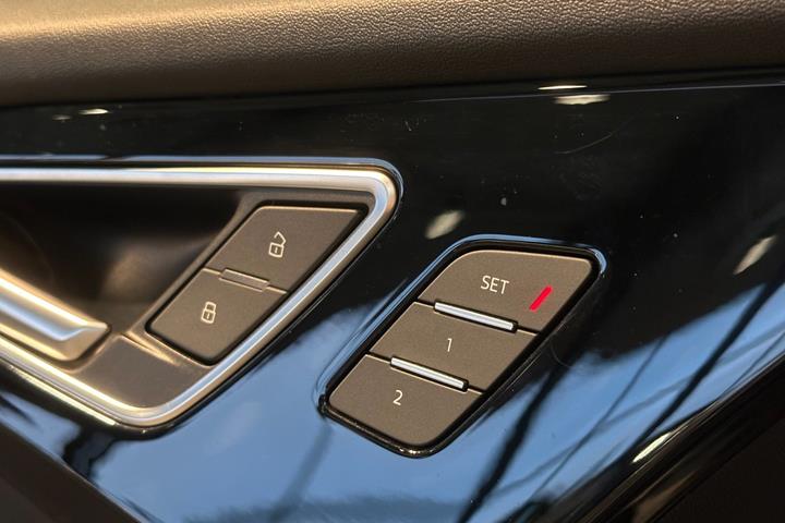 Grå Audi Q4 e-tron fra 2022
